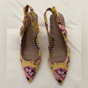 BetseyJohnson Floral Print Slingback Shoes. Size 7